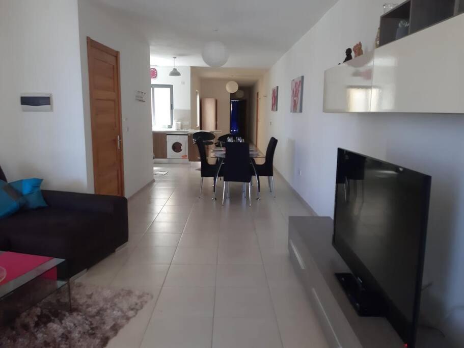 Lovely Two Bedroom Apartment San Pawl il-Baħar Kültér fotó